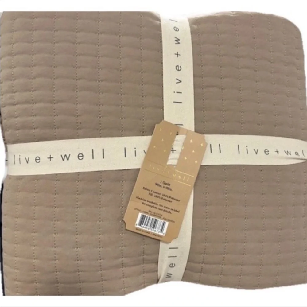 Live Well Full/Queen Brown Quilt 90”x90” New 100% Polyester